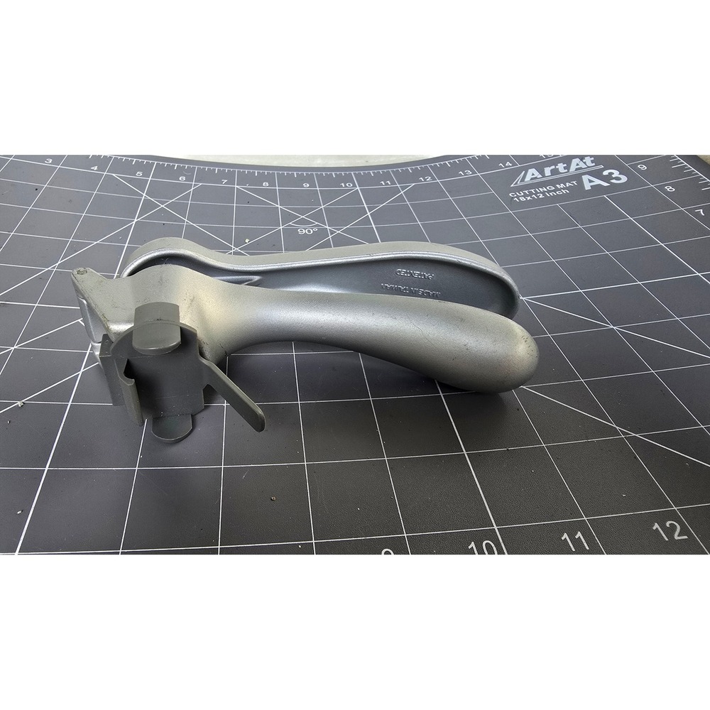 The Pampered Chef Garlic Press Silver Cast Aluminum with Cleaning Tool 2576